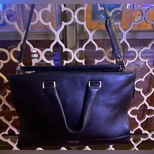 TUMI BLACK LEATHER BRIEFCASE/MESSENGER BAG/THREE TOP ZIP COMPARTMENTS(EXCELLENT)